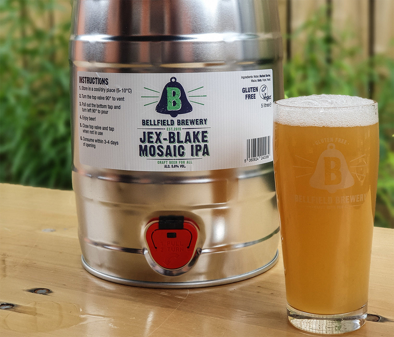 A pint of Jex-Blake Mosaic IPA next to a 5 litre mini cask of the same
